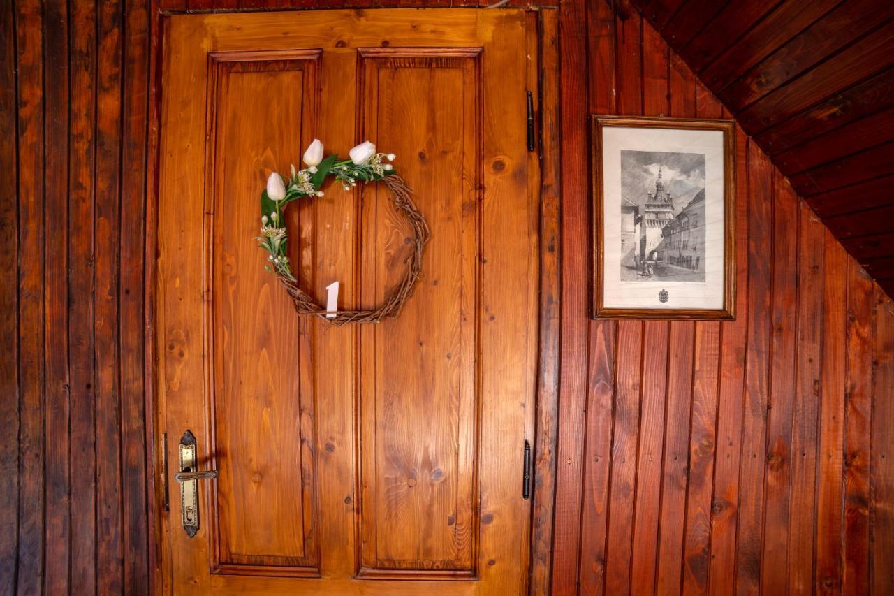 Отель Casa Cu Suflet Сигишоара Экстерьер фото
